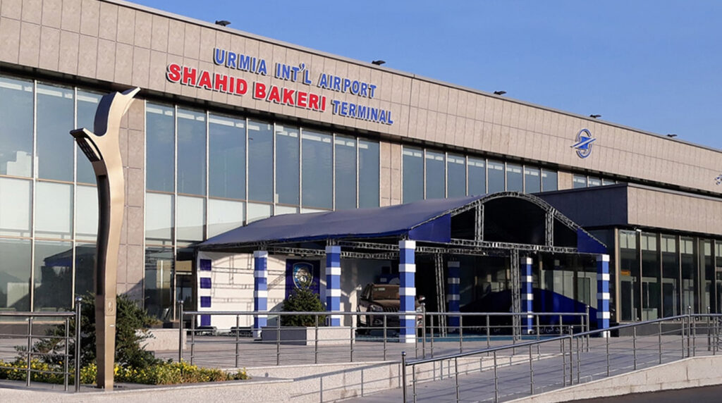 🌅 روز اول: ورود و آشنایی • ورود به ارومیه • اقامت در هتل • بازدید از بازار تاریخی • شام در رستوران شاندیز یا زرینه 🏛️ روز دوم: تاریخ و فرهنگ • کلیسای ننه‌مریم • موزه مردم‌شناسی • خانه انصاری • عصر: دریاچه ارومیه و عکاسی • خرید سوغات 🌄 روز سوم: طبیعت اطراف • سفر به دشت سلدوز و آبشار سوله‌دوکل • ناهار در طبیعت یا روستای اطراف • بازگشت و استراحت در هتل 🧳 نیم‌روز چهارم: خروج • خرید نهایی از مرکز خرید ستاره باران • خروج به سمت فرودگاه یا ترمینال